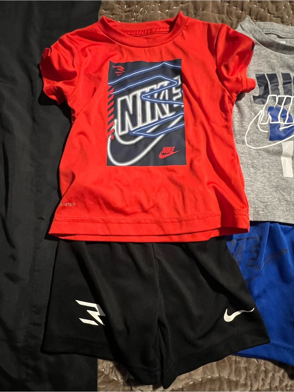 Nike toddler matching Athletic sets - Picture 2 of 15